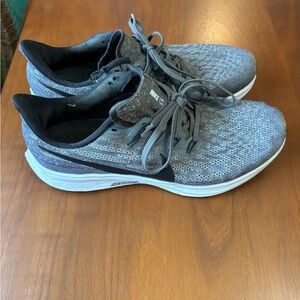 Nike women’s Zoom Sz 9